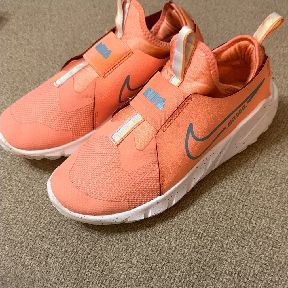 Nike Kids Coral Slip-On Sneakers - Picture 2 of 6